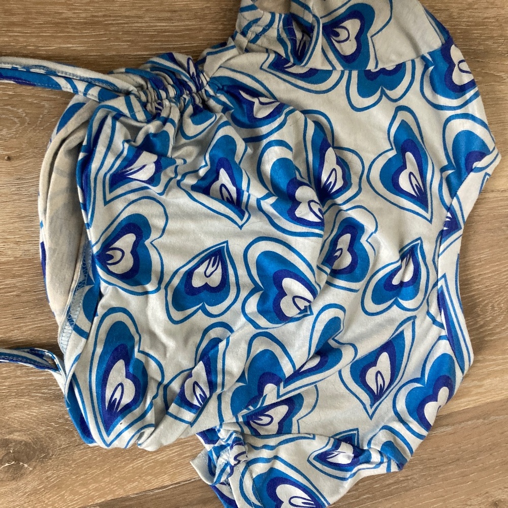 SHEIN Blue Heart Crop Top